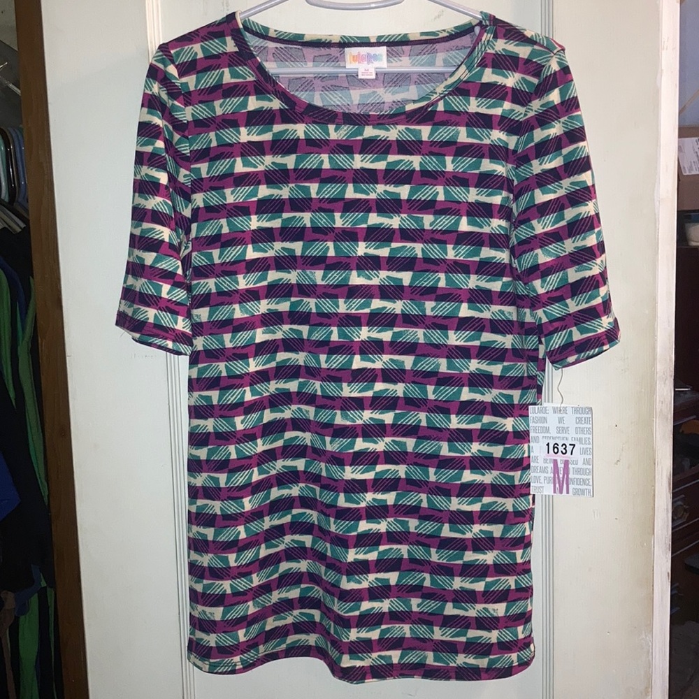 NWT LuLaRoe M Gigi Top